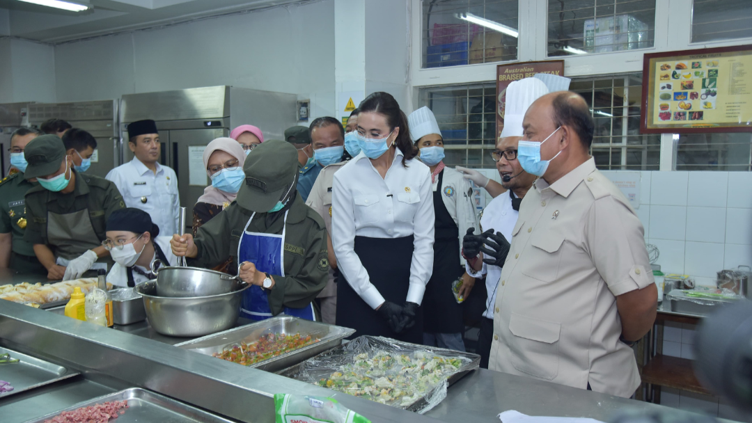 BGN Labuhanbatu dan Menpar Tinjau Praktik Siswa SPPI Batch-3 di Dapur NHI