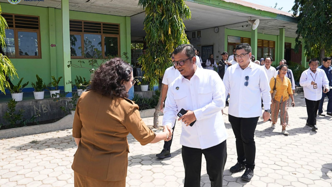 BGN Labuhanbatu Bersama BPOM dan PCO RI Tinjau Pelaksanaan MBG di Kupang