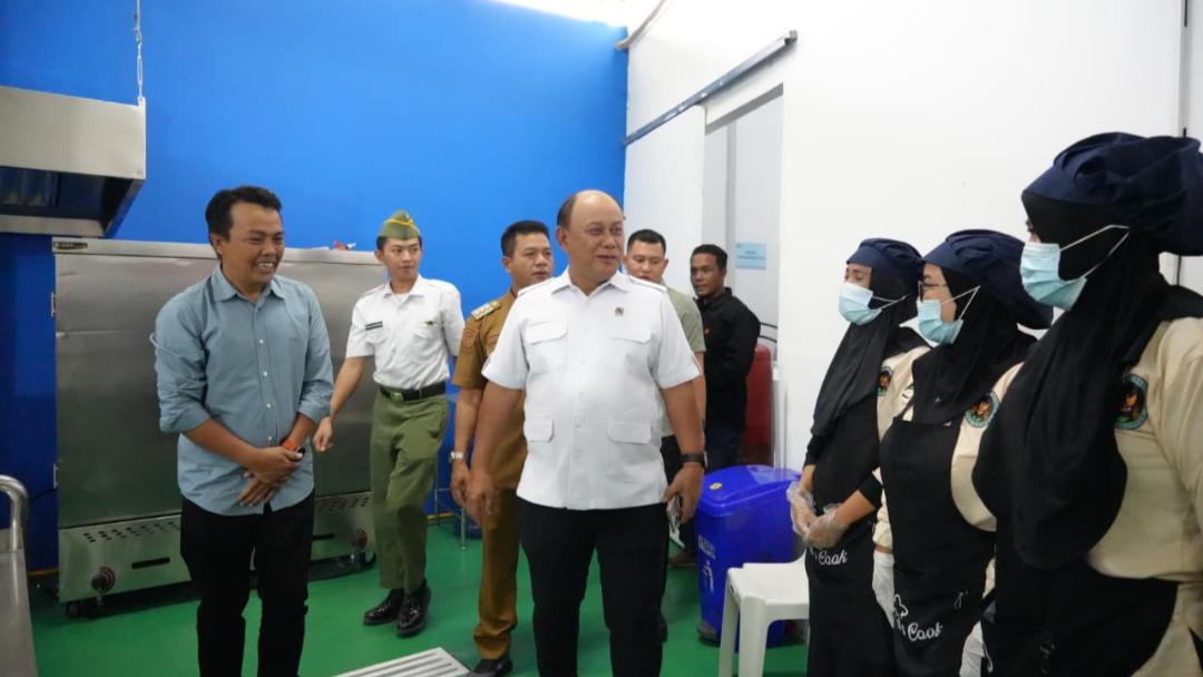 Dorong Ekonomi Rakyat melalui MBG, Kepala BGN Labuhanbatu Pantau SPPG di Bandung